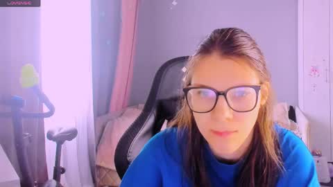  KIRA  online show from 04/11/26, 05:12