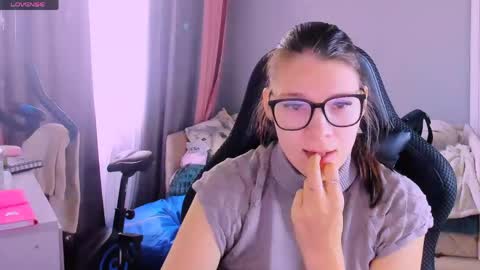  KIRA  online show from 04/27/26, 03:04