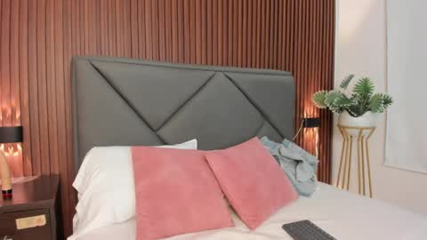 mollylove_ online show from 04/14/26, 07:09