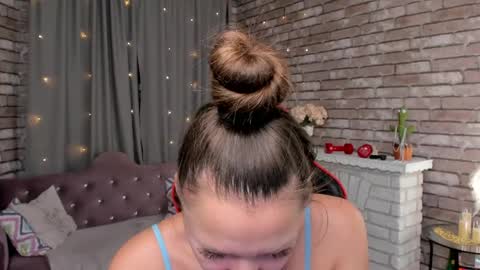 hi im Molly heregreat boobs big heart  warm pussy  online show from 04/15/26, 01:01