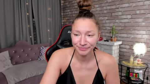 hi im Molly heregreat boobs big heart  warm pussy  online show from 04/28/26, 12:20