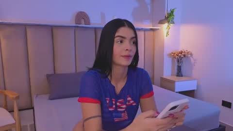 Snapshot of mollyrosse1 chatting on 06/21/26, 01:24 mollyrosse1 online show from 06/21/26, 01:24