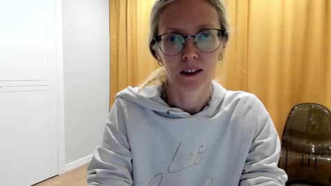 AngelMomm online show from 10/19/25, 06:47