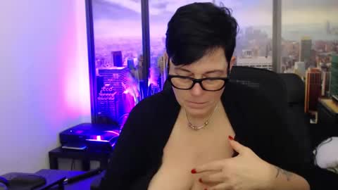 Snapshot of mollysun chatting on 01/05/25, 04:27 MollySun Nina Randmann online show from 01/05/25, 04:27