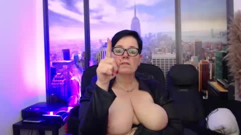 Snapshot of mollysun chatting on 01/19/25, 05:18 MollySun Nina Randmann online show from 01/19/25, 05:18