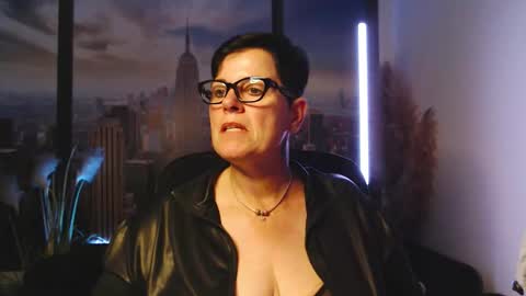 Snapshot of mollysun chatting on 09/08/25, 06:07 MollySun Nina Randmann online show from 09/08/25, 06:07