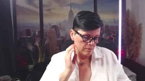 Snapshot of mollysun chatting on 09/23/25, 05:38 MollySun Nina Randmann online show from 09/23/25, 05:38