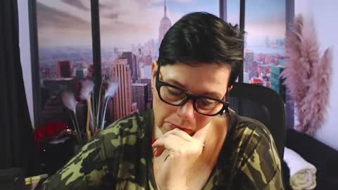 Snapshot of mollysun chatting on 10/13/25, 05:13 MollySun Nina Randmann online show from 10/13/25, 05:13