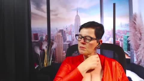 Snapshot of mollysun chatting on 10/27/25, 07:07 MollySun Nina Randmann online show from 10/27/25, 07:07