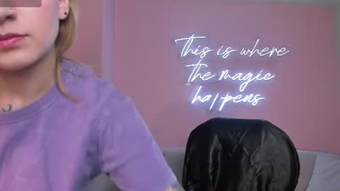 Snapshot of mollysunders_ chatting on 07/19/26, 05:27 Molly Sunders online show from 07/19/26, 05:27