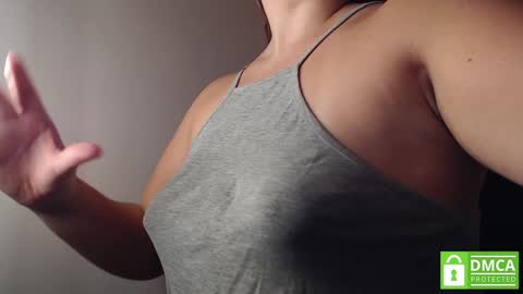 Snapshot of mollywayne chatting on 12/05/24, 10:44 Molly Join my social networks online show from 12/05/24, 10:44