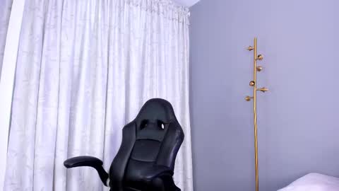 Snapshot of mollyybloom chatting on 02/20/25, 03:30 Molly online show from 02/20/25, 03:30