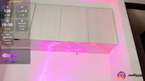 Snapshot of mollyyy_y chatting on 02/22/26, 02:02 mollyyy_y online show from 02/22/26, 02:02