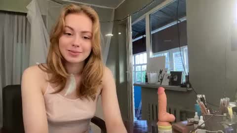Snapshot of molyangel chatting on 06/13/26, 04:16 Oksana online show from 06/13/26, 04:16