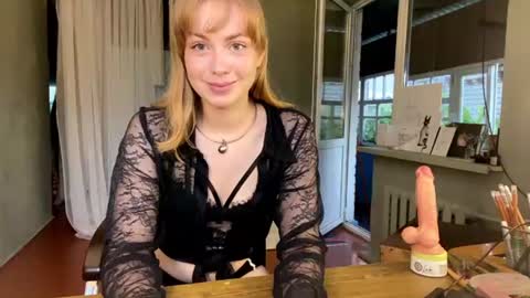 Snapshot of molyangel chatting on 06/26/26, 04:55 Oksana online show from 06/26/26, 04:55