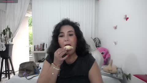 Snapshot of mom_17 chatting on 07/09/26, 09:08 Celeste online show from 07/09/26, 09:08