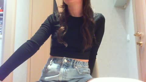 Hailey online show from 12/01/24, 04:29