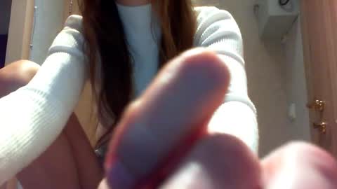 Snapshot of momentbeforedown chatting on 05/24/26, 02:22 Hailey online show from 05/24/26, 02:22