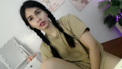 MOMIKHEM online show from 05/26/26, 06:31