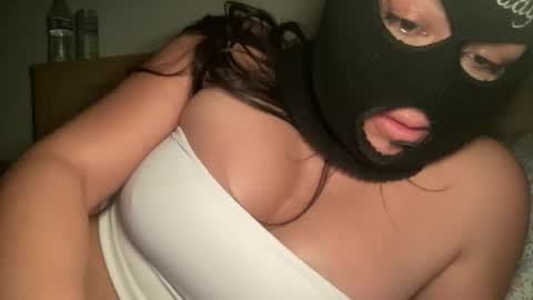 Snapshot of mommygoddess03 chatting on 10/17/25, 05:32 mommygoddess03 online show from 10/17/25, 05:32