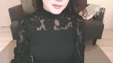 Snapshot of momo612238 chatting on 12/26/24, 11:35 Momo online show from 12/26/24, 11:35