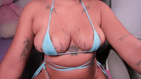 Momo  online show from 04/16/26, 04:13