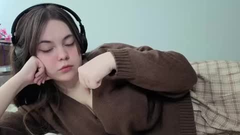 Momo online show from 03/23/26, 12:03