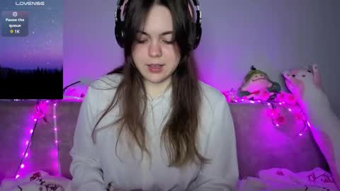 Momo online show from 04/18/26, 07:18