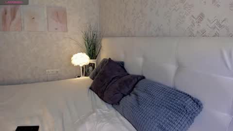 mon1ca_jones online show from 11/18/25, 09:14