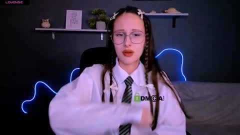 Snapshot of mona_cloud chatting on 09/22/25, 08:00 Mona online show from 09/22/25, 08:00