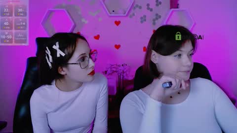 Snapshot of mona_cloud chatting on 10/11/25, 07:01 Mona online show from 10/11/25, 07:01