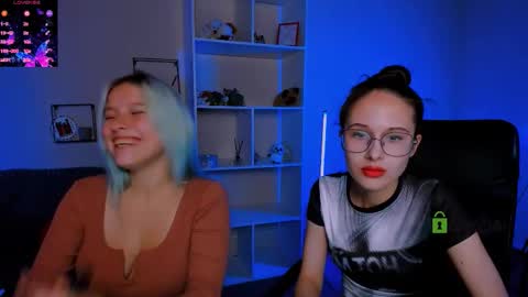 Snapshot of mona_cloud chatting on 10/13/25, 08:42 Mona online show from 10/13/25, 08:42