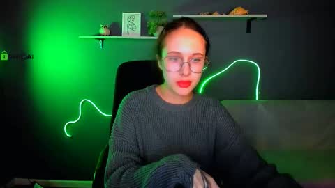 Mona  online show from 10/16/25, 08:10