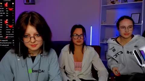 Snapshot of mona_cloud chatting on 10/17/25, 08:11 Mona online show from 10/17/25, 08:11