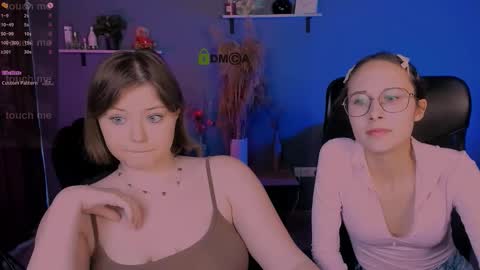 Snapshot of mona_cloud chatting on 10/19/25, 07:14 Mona online show from 10/19/25, 07:14