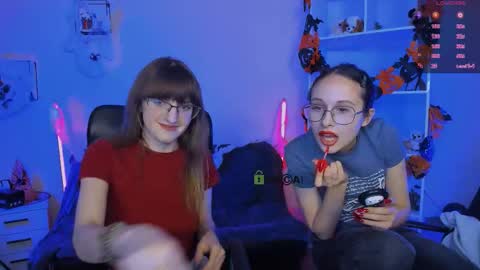 Snapshot of mona_cloud chatting on 10/28/25, 08:11 Mona online show from 10/28/25, 08:11