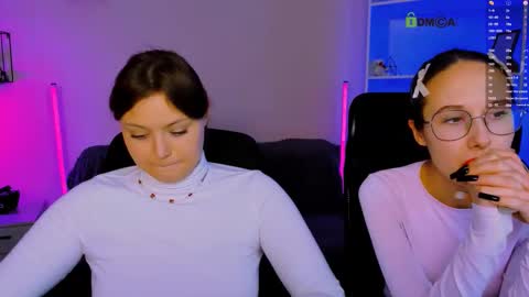 Snapshot of mona_cloud chatting on 11/12/25, 08:08 Mona online show from 11/12/25, 08:08