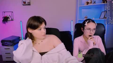 Snapshot of mona_cloud chatting on 11/16/25, 08:03 Mona online show from 11/16/25, 08:03