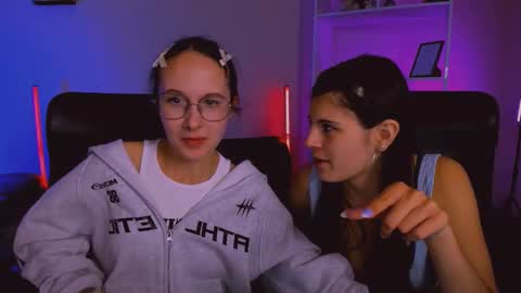 Snapshot of mona_cloud chatting on 11/25/25, 11:27 Mona online show from 11/25/25, 11:27