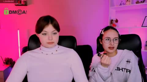 Snapshot of mona_cloud chatting on 12/15/25, 08:02 Mona online show from 12/15/25, 08:02