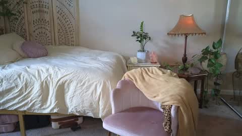 Mona online show from 04/08/26, 02:50