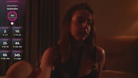 Snapshot of money_banny chatting on 09/25/25, 04:11 Emily online show from 09/25/25, 04:11