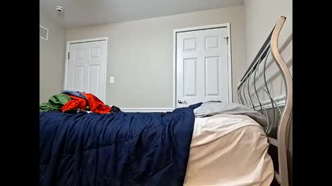 Snapshot of moneyboysaveg584 chatting on 04/14/26, 01:33 moneyboysaveg584 online show from 04/14/26, 01:33