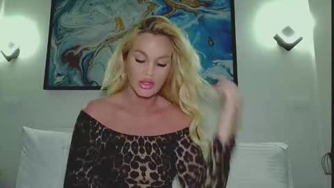 Monica online show from 04/16/26, 03:29