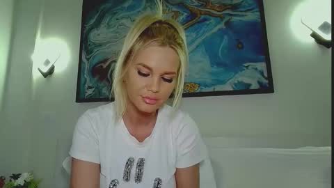 Monica online show from 06/06/26, 03:33
