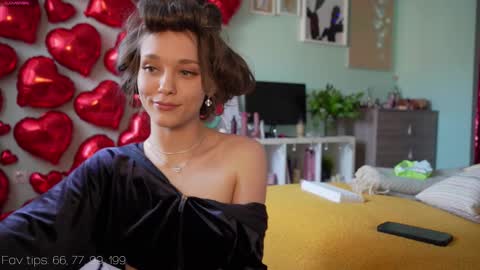 Snapshot of moni_carroll chatting on 03/02/25, 01:16 Monia Help me get 20000 subscribers online show from 03/02/25, 01:16