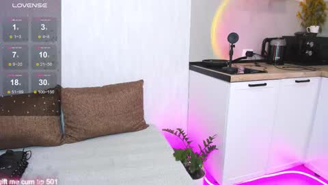 Monica online show from 03/11/26, 08:42