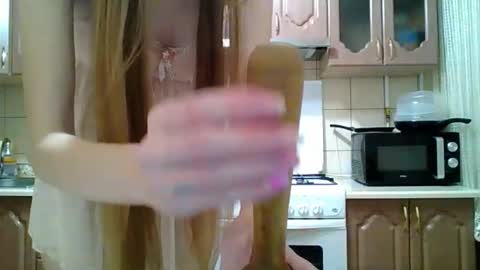 Monica online show from 12/03/25, 10:41