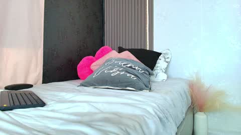 Kiim online show from 02/08/25, 01:22