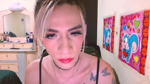 Snapshot of monicalimite123 chatting on 11/25/25, 02:00 monicalimite123 online show from 11/25/25, 02:00